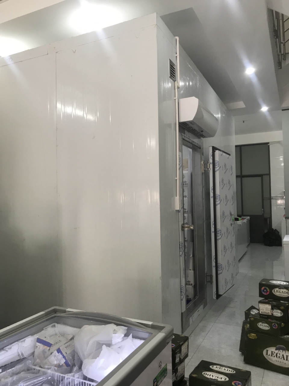 KHO LẠNH BẢO QUẢN CÁ HỒI